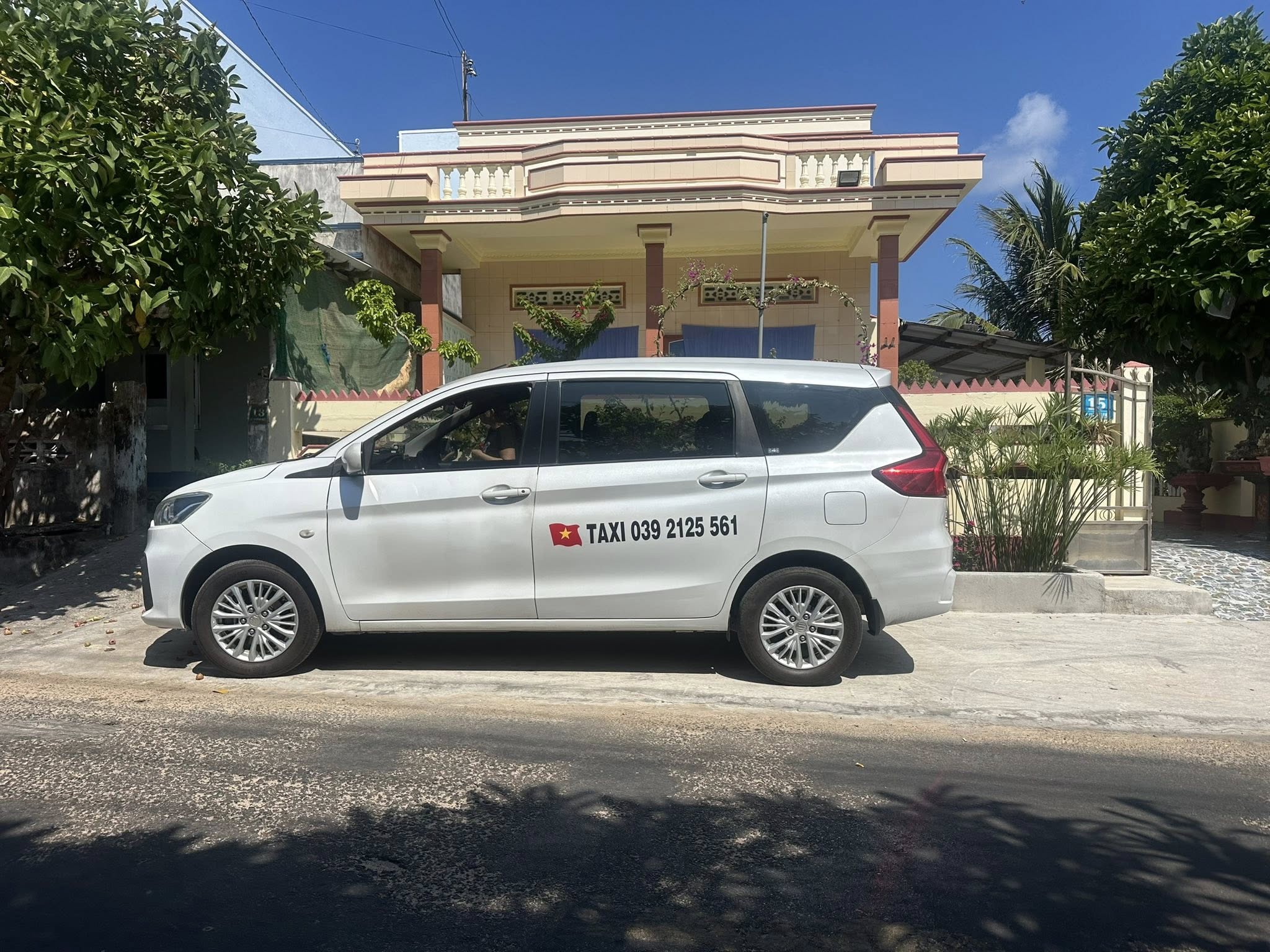 Hông xe của chú Tâm